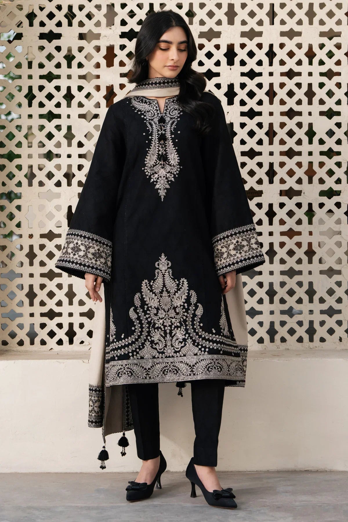 3 PC EMBROIDERED SUIT - BG848