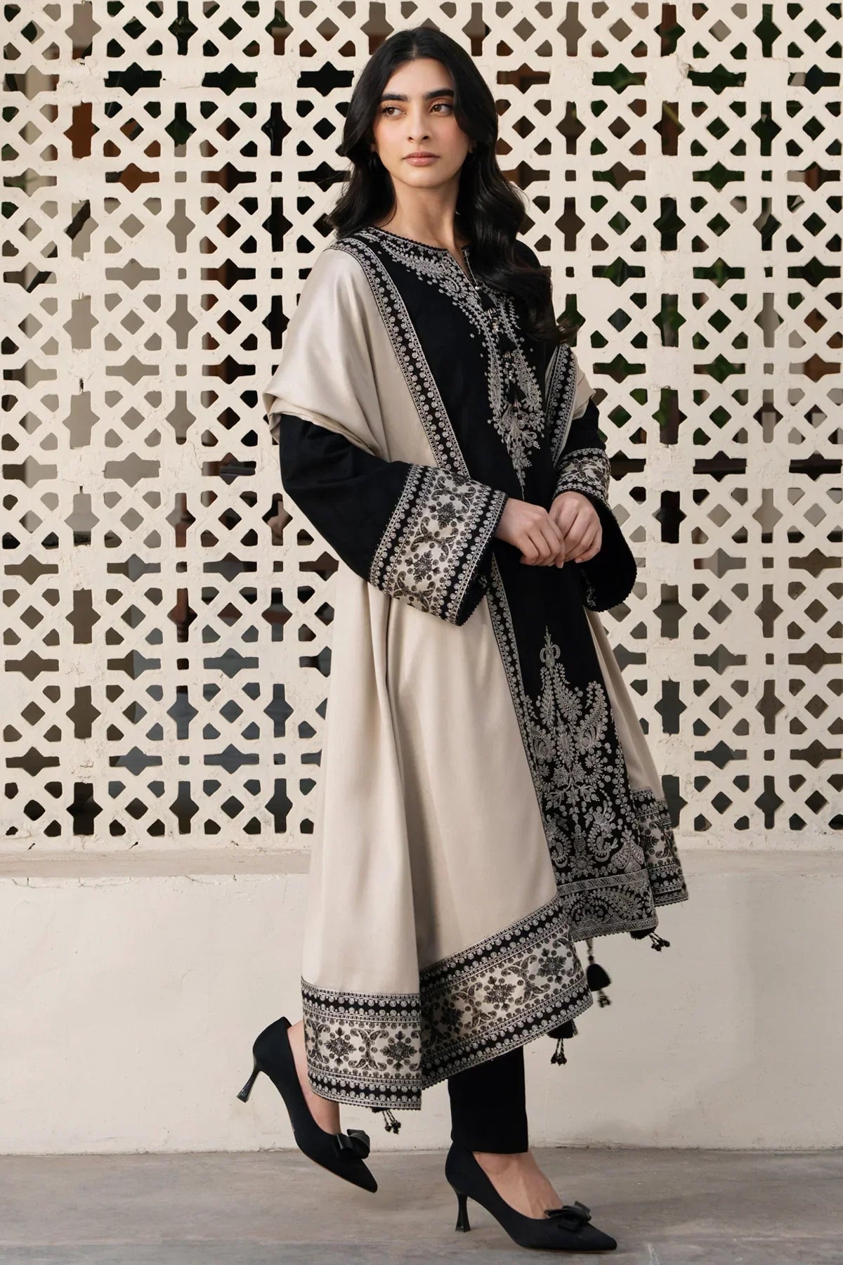 3 PC EMBROIDERED SUIT - BG848
