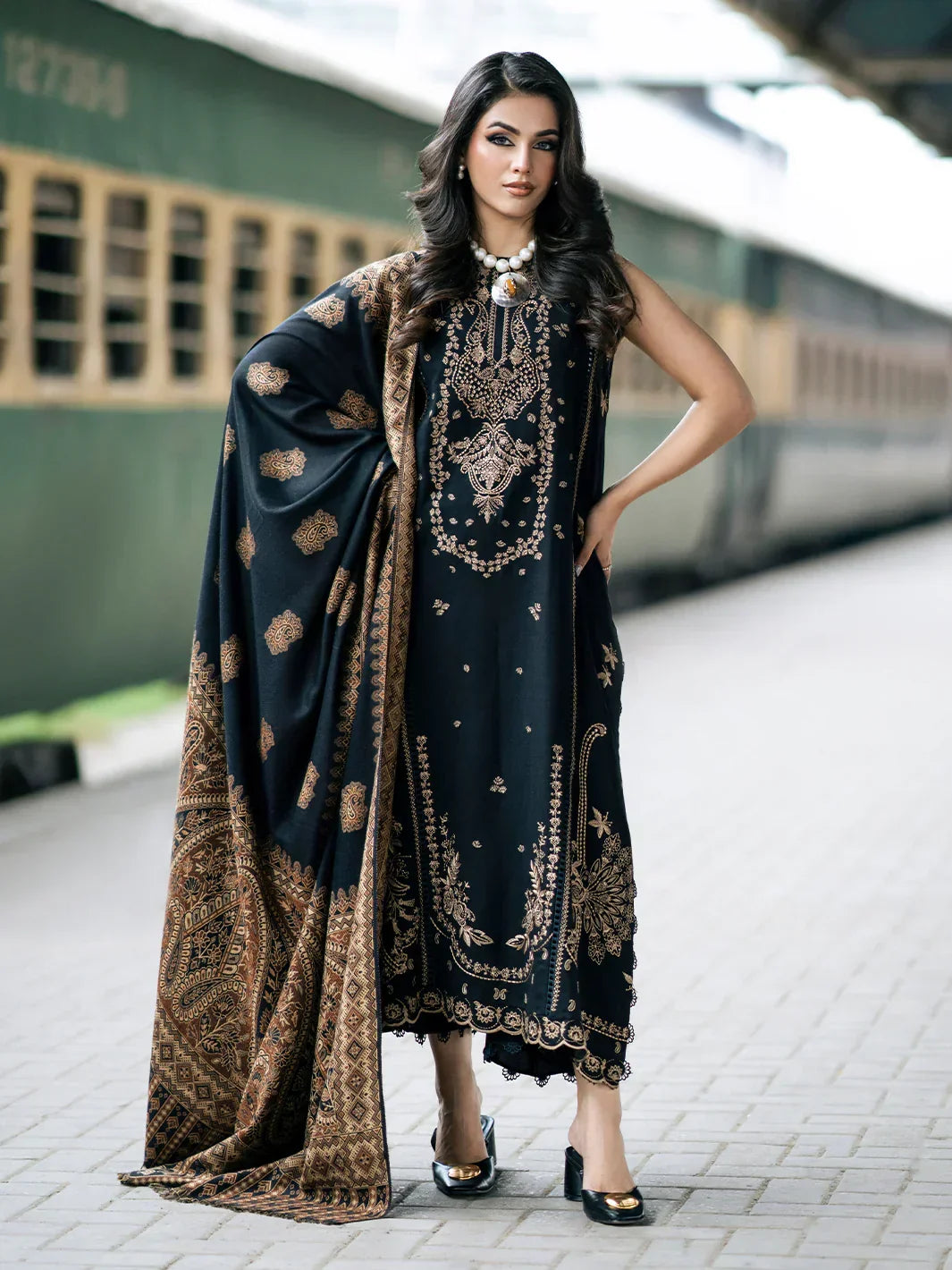 3 PC EMBROIDERED SUIT - BG850